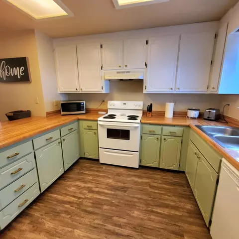 Kitchen - 3897 Sunwood Dr, Redding, CA 96002 photo 2 of 4