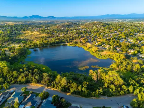 1683 Lakeside Dr, Redding, CA 96001 photo 40