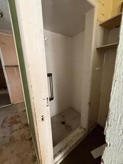 Bath - 2915 Lanning Ave, Redding, CA 96001 photo 3 of 3