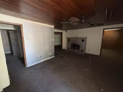 Living - 2915 Lanning Ave, Redding, CA 96001 photo 1 of 3