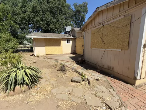 Exterior - 2915 Lanning Ave, Redding, CA 96001 photo 6 of 12