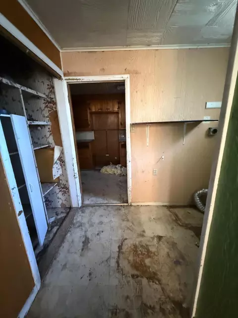 Entry Way - 2915 Lanning Ave, Redding, CA 96001 photo 2 of 2