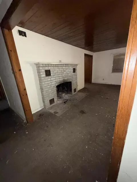 Living - 2915 Lanning Ave, Redding, CA 96001 photo 3 of 3