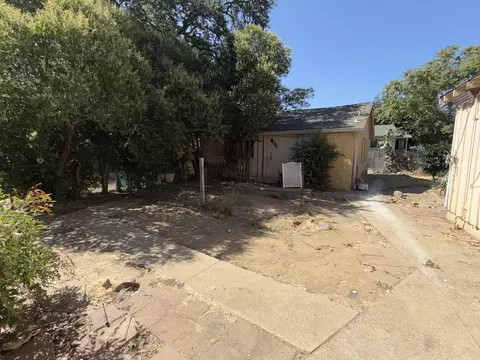 Exterior - 2915 Lanning Ave, Redding, CA 96001 photo 8 of 12