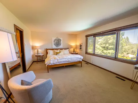 592 Royal Oaks Dr, Redding, CA 96001 photo 16