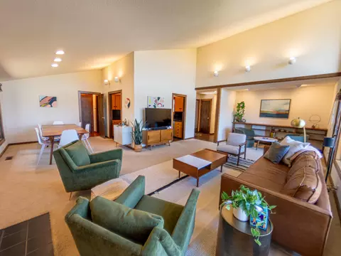 592 Royal Oaks Dr, Redding, CA 96001 photo 7