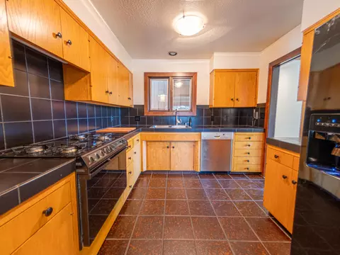 592 Royal Oaks Dr, Redding, CA 96001 photo 11