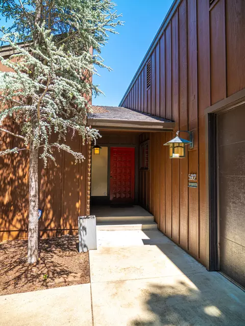 592 Royal Oaks Dr, Redding, CA 96001 photo 3