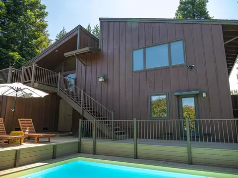 592 Royal Oaks Dr, Redding, CA 96001