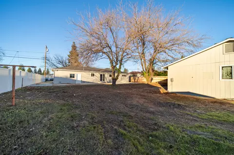 Exterior - 2561 Hawn Ave, Redding, CA 96002 photo 10 of 10