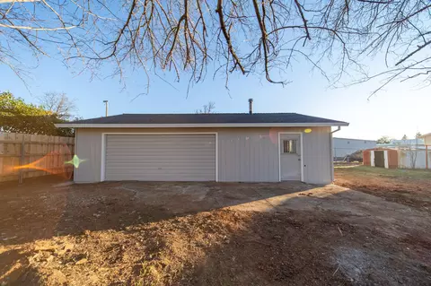 Exterior - 2561 Hawn Ave, Redding, CA 96002 photo 9 of 10