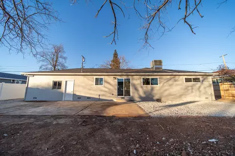 Exterior - 2561 Hawn Ave, Redding, CA 96002 photo 5 of 10