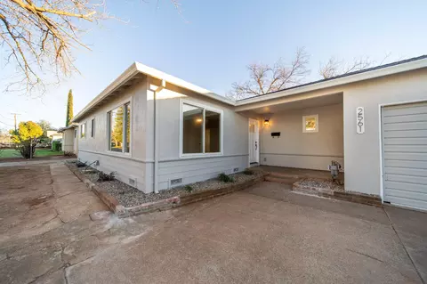 Exterior - 2561 Hawn Ave, Redding, CA 96002 photo 2 of 10
