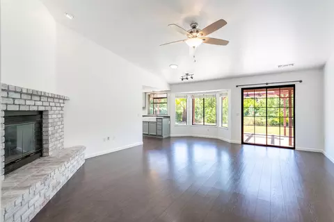 Living - 3664 Somerset Ave, Redding, CA 96002 photo 2 of 6