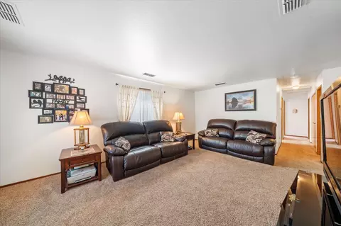 1347 Woodside Meadows Dr, Redding, CA 96002 photo 3