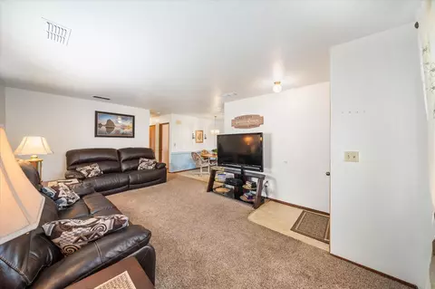 1347 Woodside Meadows Dr, Redding, CA 96002 photo 4