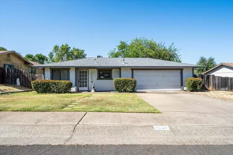 1347 Woodside Meadows Dr, Redding, CA 96002