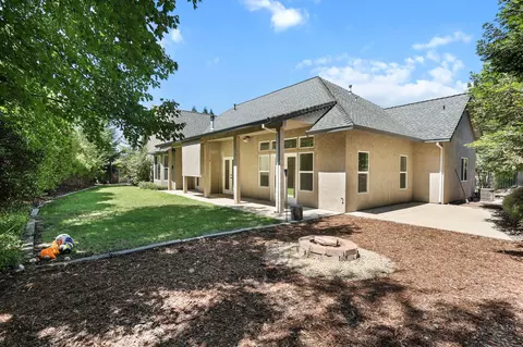 Exterior - 1568 Bantry Ct, Redding, CA 96001 photo 4 of 7