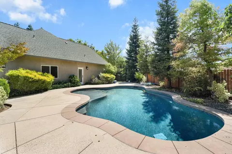 Exterior - 1568 Bantry Ct, Redding, CA 96001 photo 2 of 7