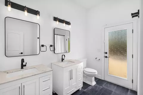 Bath - 1568 Bantry Ct, Redding, CA 96001 photo 3 of 4