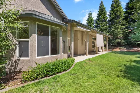 Exterior - 1568 Bantry Ct, Redding, CA 96001 photo 5 of 7