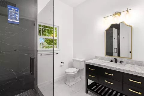 Bath - 1568 Bantry Ct, Redding, CA 96001 photo 2 of 4