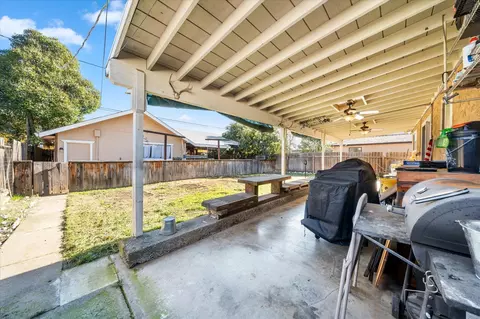 Exterior - 4627 Harrison Ave, Redding, CA 96001 photo 5 of 9