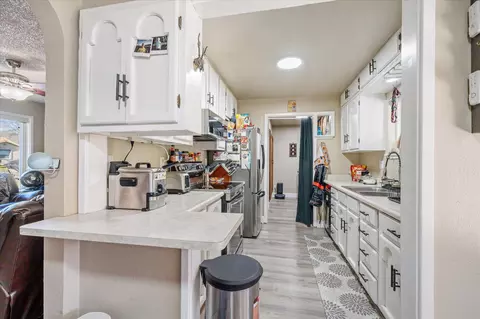 Entry Way - 4627 Harrison Ave, Redding, CA 96001 photo 1 of 1