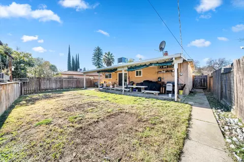 Exterior - 4627 Harrison Ave, Redding, CA 96001 photo 6 of 9
