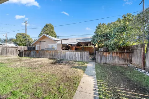 Exterior - 4627 Harrison Ave, Redding, CA 96001 photo 7 of 9