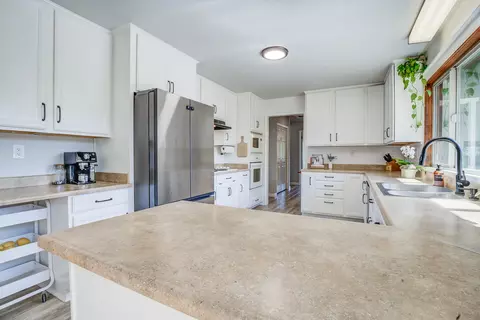 Kitchen - 8928 Olney Park Dr, Redding, CA 96001 photo 3 of 5