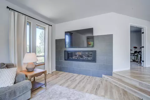 Living - 8928 Olney Park Dr, Redding, CA 96001 photo 4 of 4