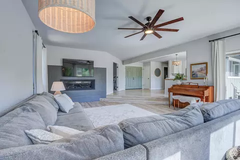 Living - 8928 Olney Park Dr, Redding, CA 96001 photo 2 of 4