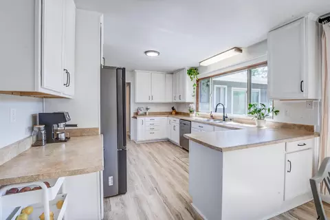 Kitchen - 8928 Olney Park Dr, Redding, CA 96001 photo 1 of 5