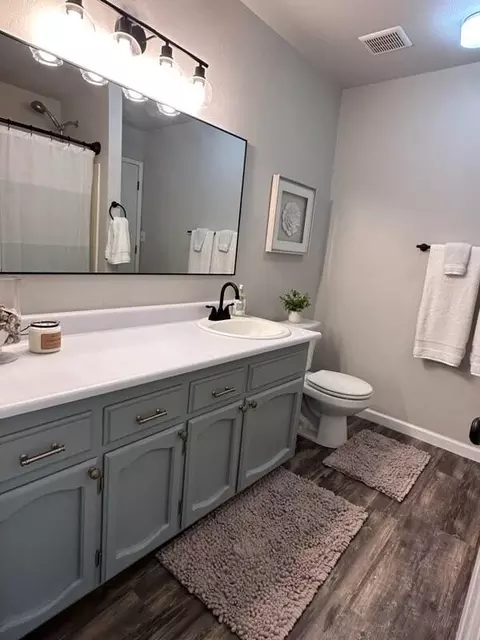 Bath - 8928 Olney Park Dr, Redding, CA 96001 photo 6 of 6