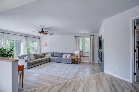 Living - 8928 Olney Park Dr, Redding, CA 96001 photo 3 of 4