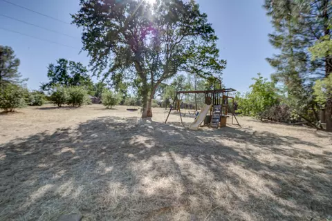 Exterior - 8928 Olney Park Dr, Redding, CA 96001 photo 10 of 12