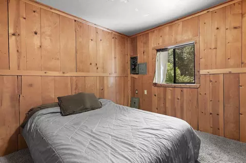 Bedroom - 7611 Arbor Ln, Shingletown, CA 96088 photo 2 of 4