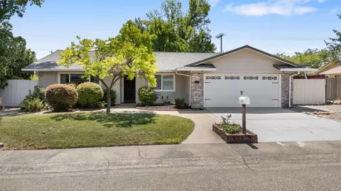 4135 Oro St, Redding, CA 96001 photo 1