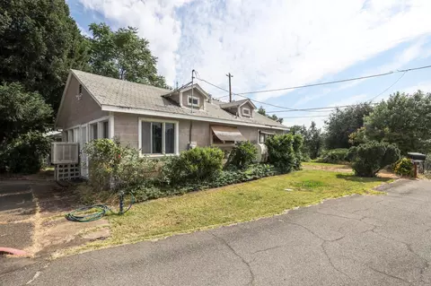 2873 Lowden Ln, Redding, CA 96002