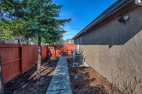 723 Rogue River Way, Redding, CA 96003 photo 35
