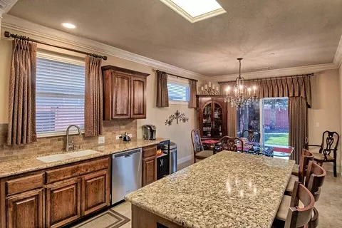723 Rogue River Way, Redding, CA 96003 photo 8