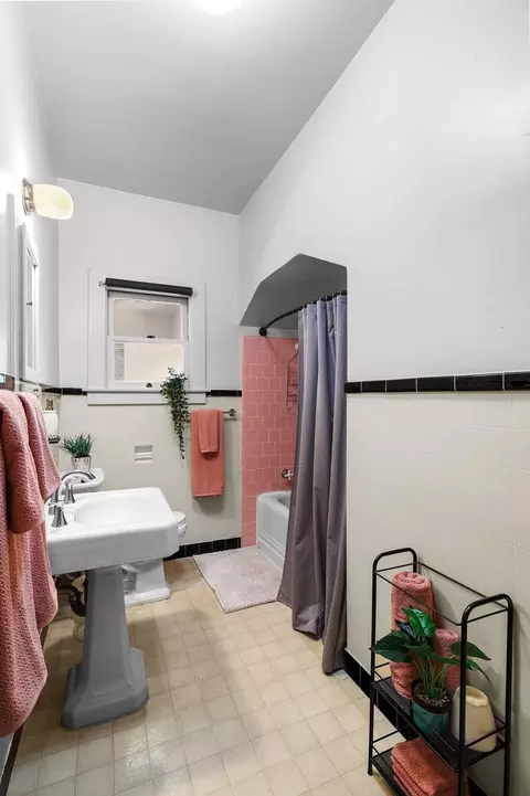 Bath - 2155 2157 Butte St, Redding, CA 96003 photo 4 of 4