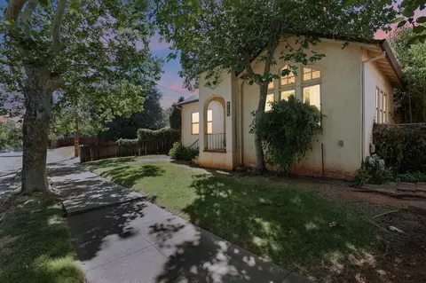 Exterior - 2155 2157 Butte St, Redding, CA 96003 photo 24 of 40