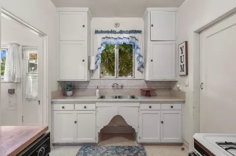 Kitchen - 2155 2157 Butte St, Redding, CA 96003 photo 3 of 5