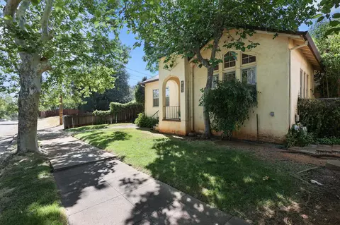Exterior - 2155 2157 Butte St, Redding, CA 96003 photo 7 of 40