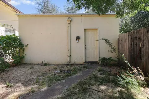 Exterior - 2155 2157 Butte St, Redding, CA 96003 photo 5 of 40