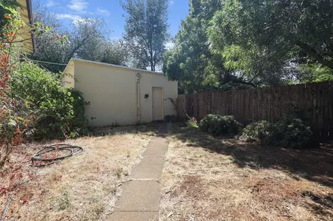 Exterior - 2155 2157 Butte St, Redding, CA 96003 photo 9 of 40