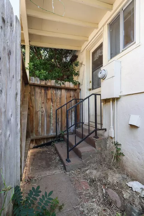 Exterior - 2155 2157 Butte St, Redding, CA 96003 photo 8 of 40