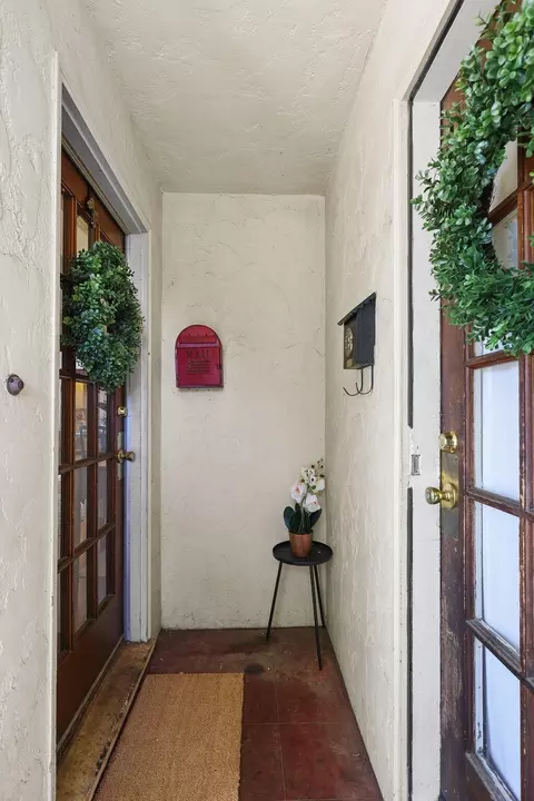 Entry Way - 2155 2157 Butte St, Redding, CA 96003 photo 4 of 7